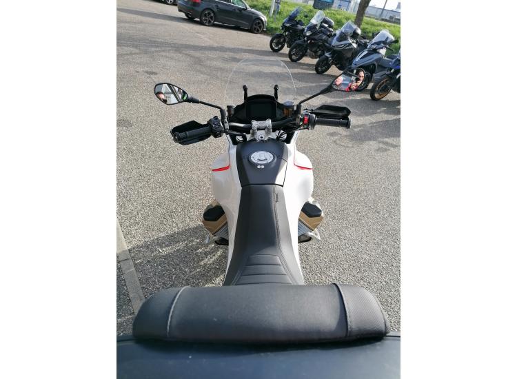 MOTO GUZZI V100  MANDELLO / 185€ PAR MOIS / DSN MOTOS 47